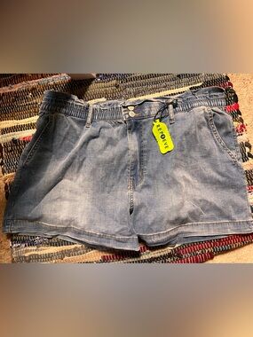 SO Women's Light Wash Denim Jean Shorts